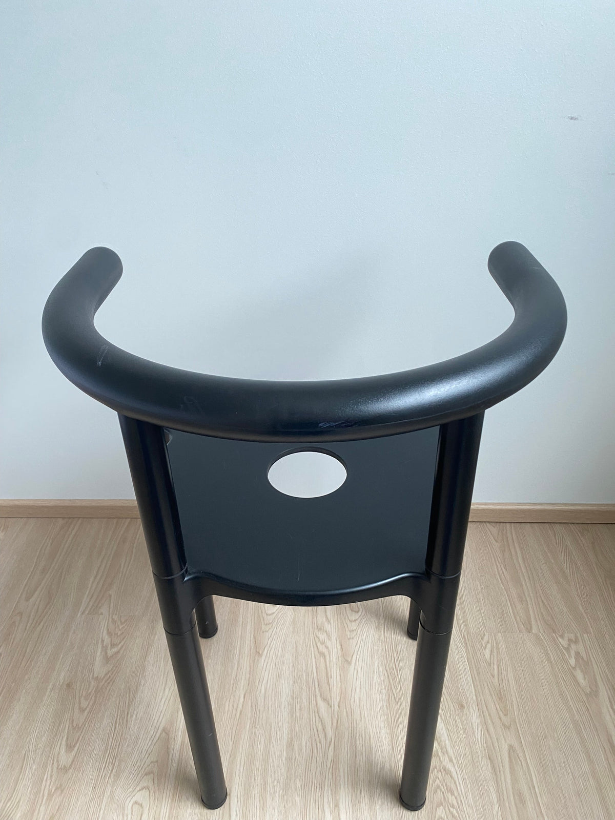 Kartell 4855 tuoli, Musta