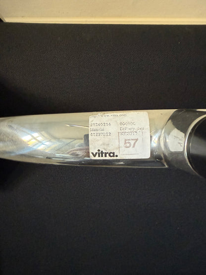 Vitra Eames EA208 työtuoli - Musta Nahka
