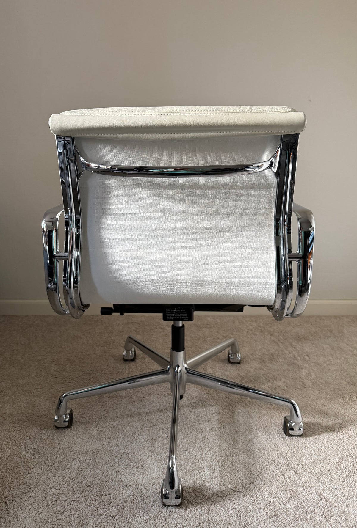 Vitra Eames EA217 työtuoli - Valkoinen Nahka