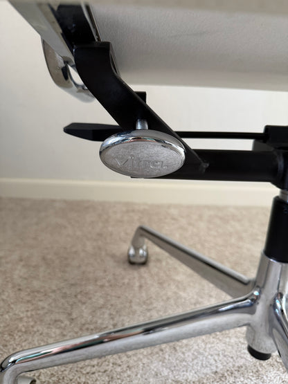 Vitra Eames EA217 työtuoli - Valkoinen Nahka