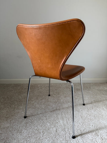Fritz Hansen 7-series tuoli - Walnut Nahka