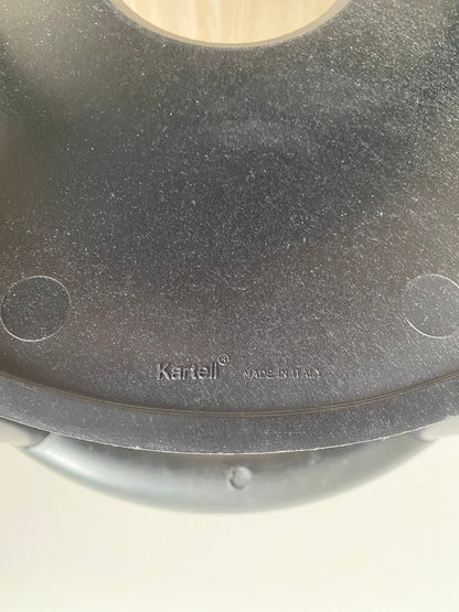 Kartell 4855 tuoli, Musta